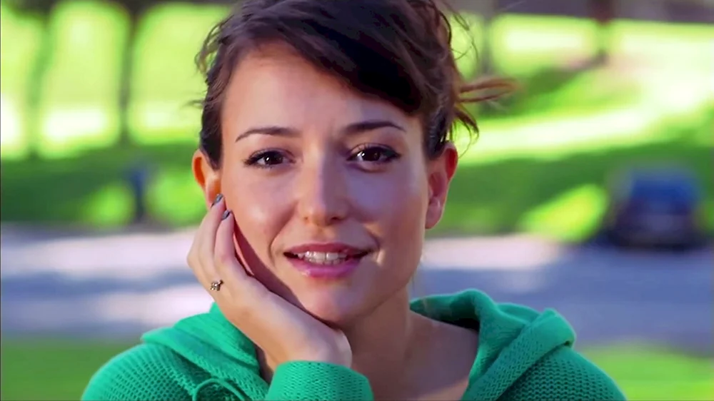 Milana Vayntrub