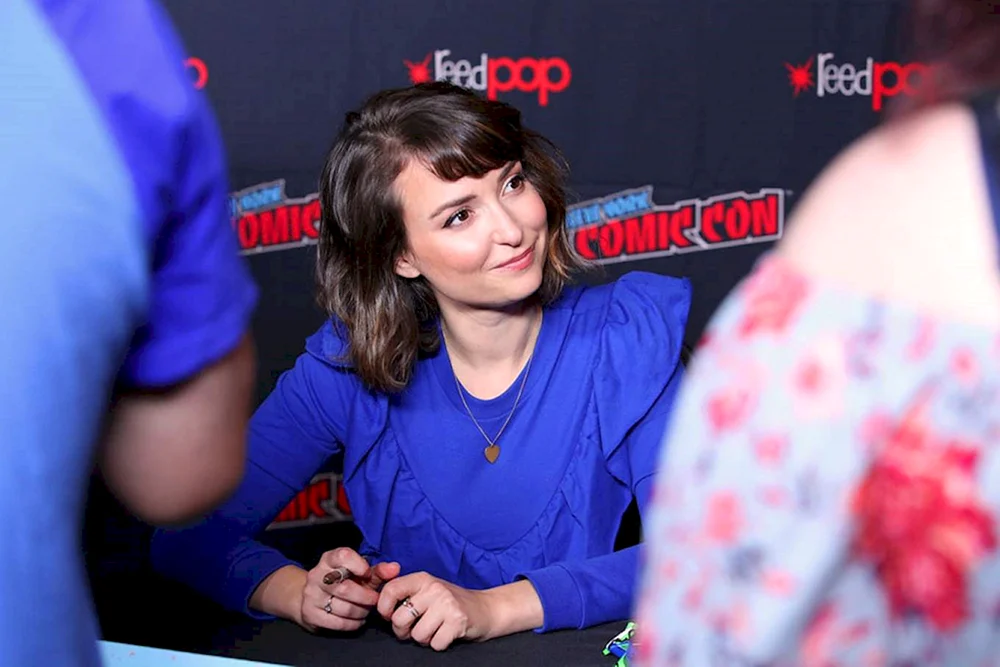 Milana Vayntrub heiß