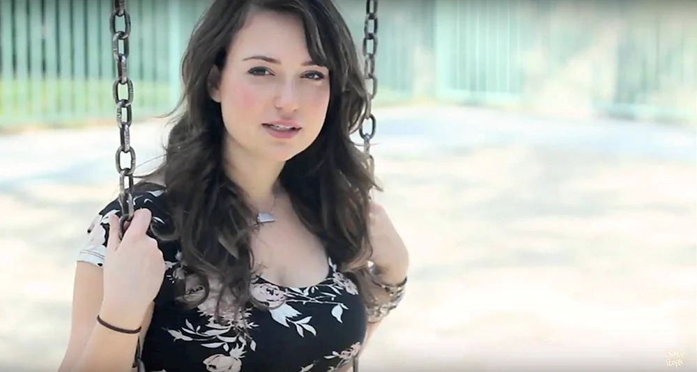 Milana Vayntrub