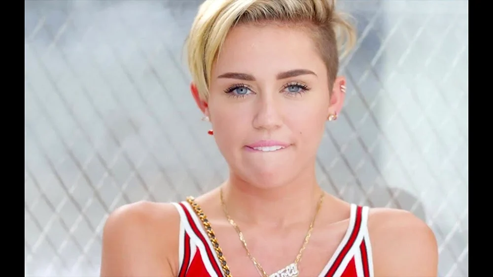 Miley Cyrus 2021