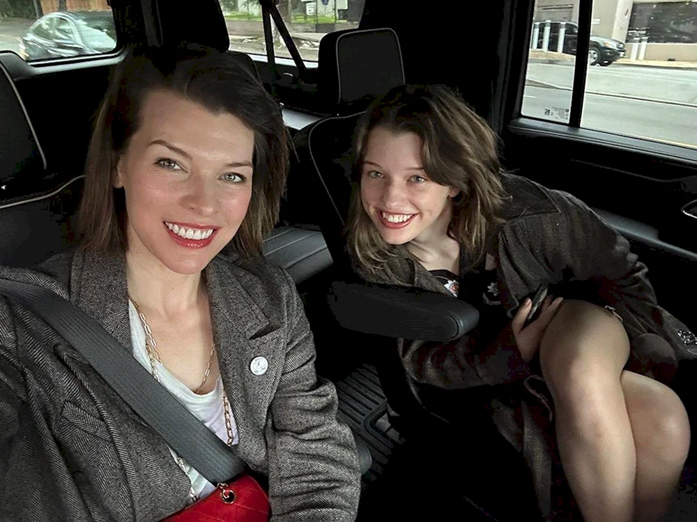 Milla Jovovich mit Tochter 2023