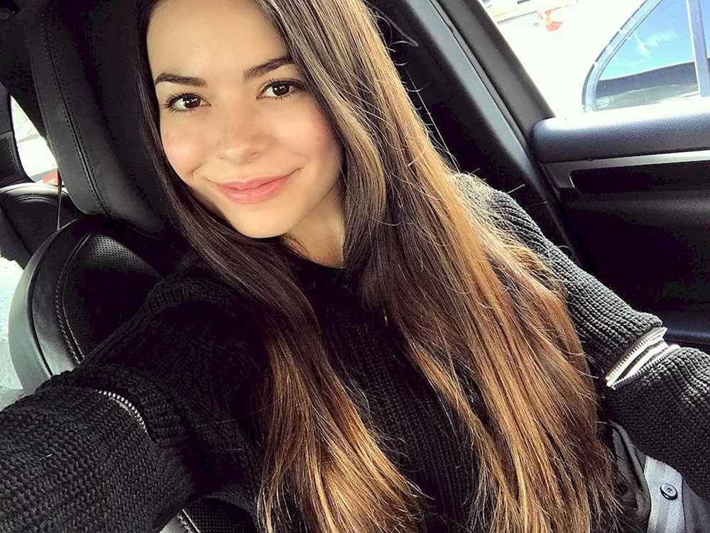Miranda Cosgrove Instagram