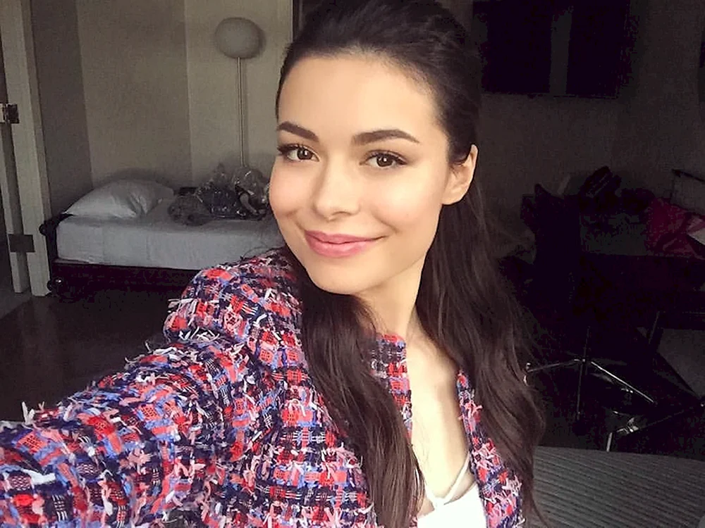 Miranda Cosgrove Instagram