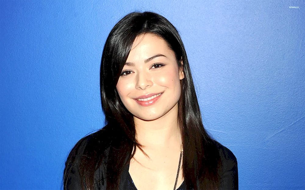 Miranda Cosgrove Pflaume