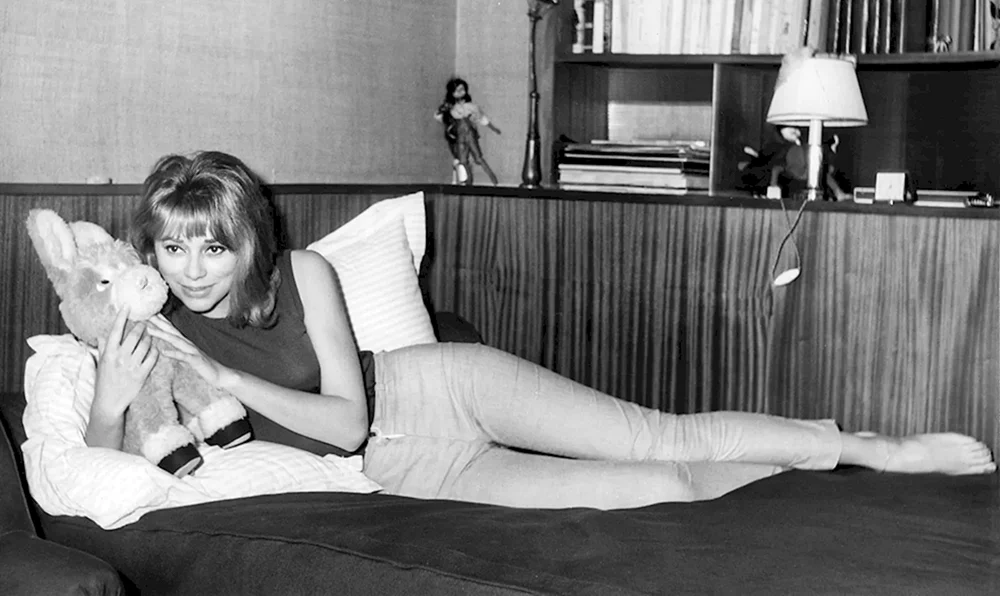 Mireille darc