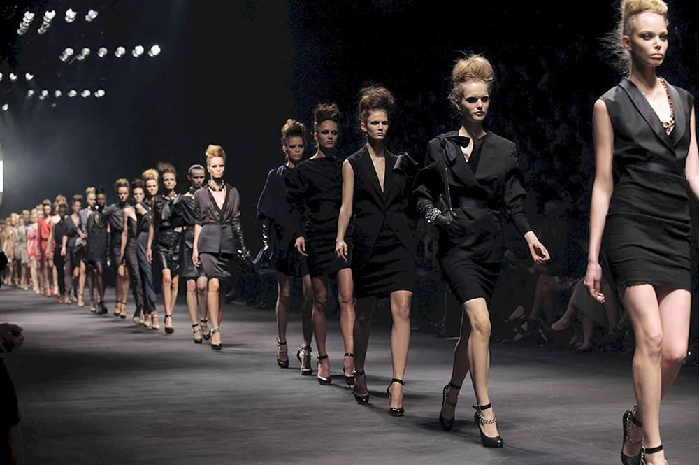 Emily Ratazhkowski Versace