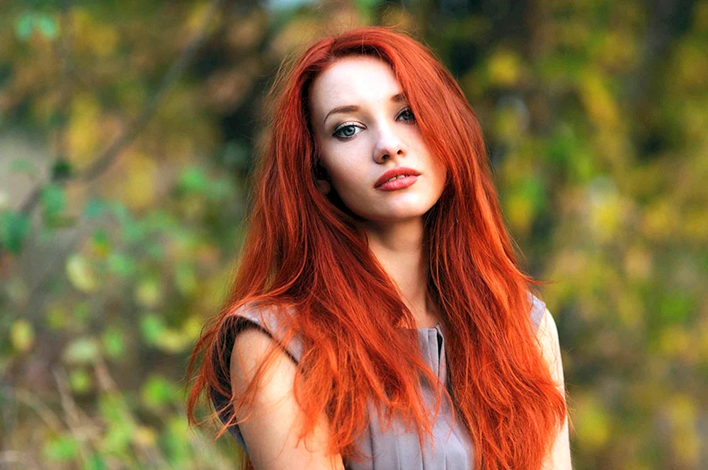 Model Katrin Kühn ist rothaarig