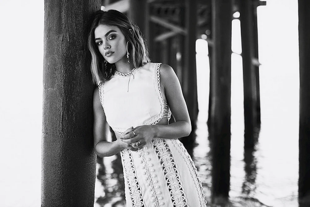 Lucy Hale foto