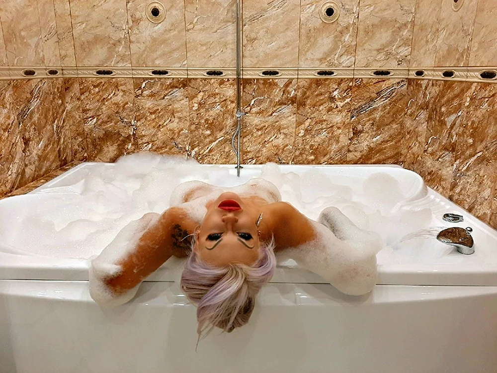 Plus-Größe Mila Kuznetsova