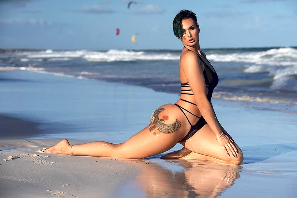 Model Zahra Elise
