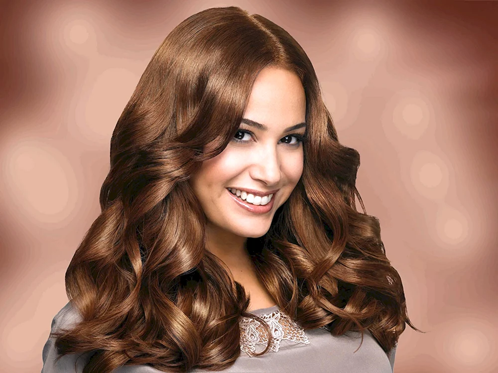 Milchschokoladenbraune Haarfarbe Volos