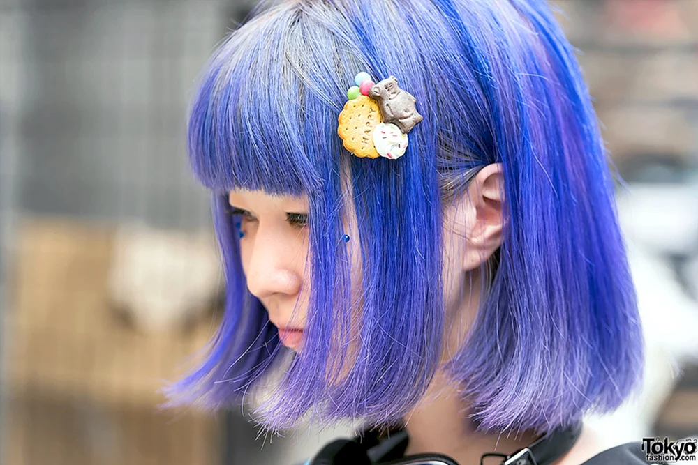 MOMO mit lila Haar