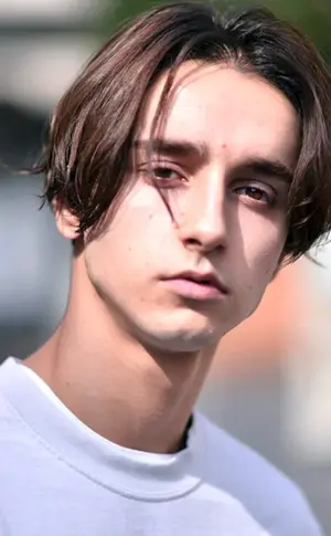 Herrenfrisuren mit geradem Scheitel