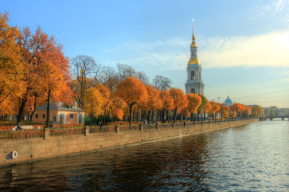 Karpowka-Ufer St. Petersburg Herbst
