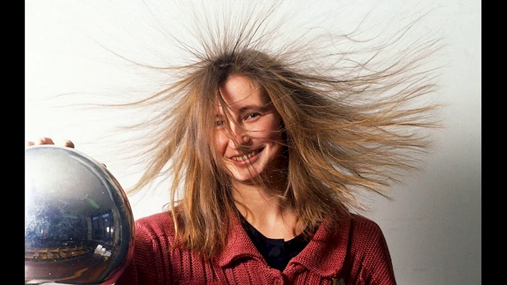 Elektrisiertes Haar ist elektrisiert