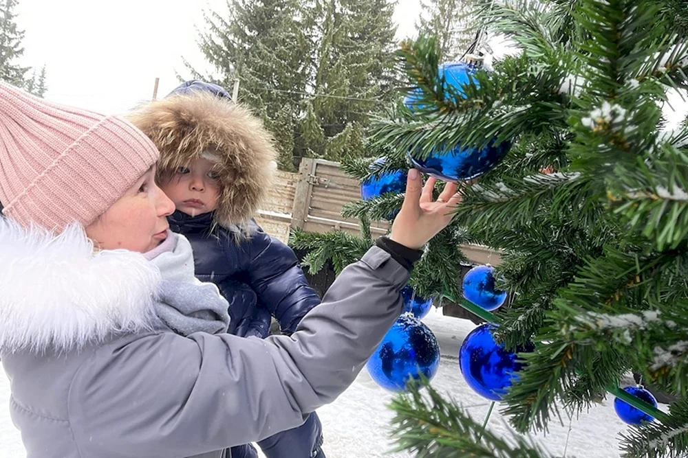 Das Verkleiden des Weihnachtsbaums