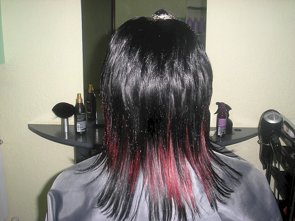Helle Farbe auf dunklem Haar