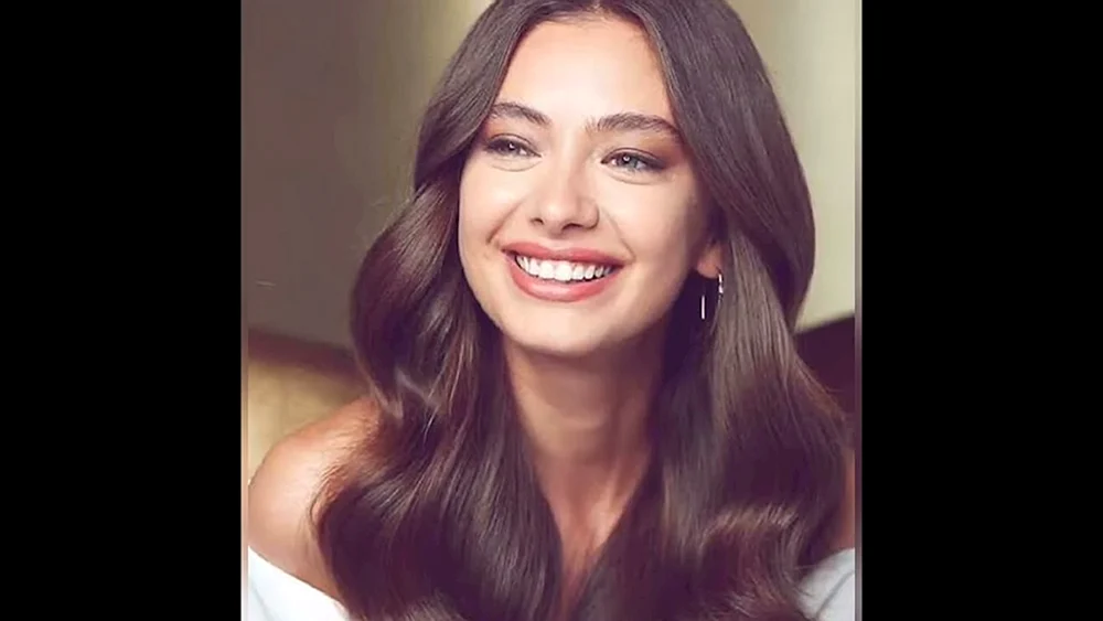 Neslihan Atagül Foto