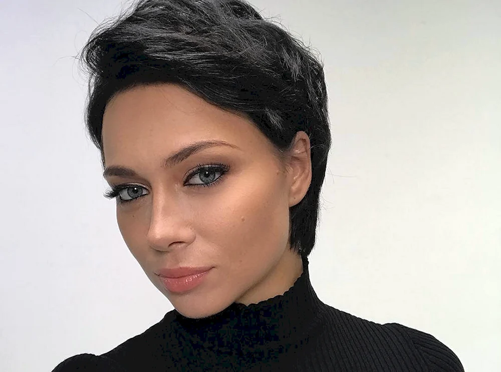 Nastasia Samburskaya schauspielerin