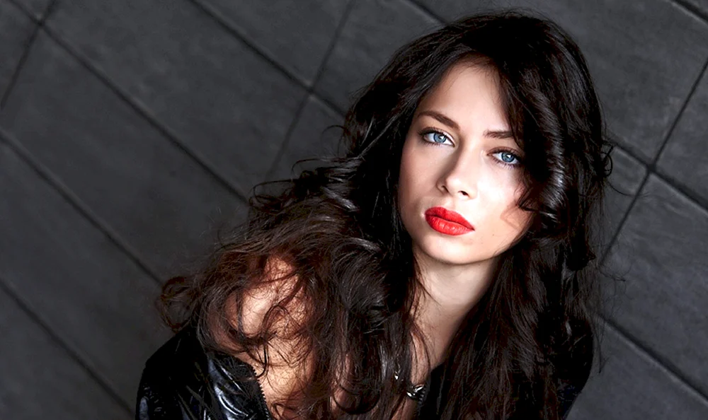 Nastasia Samburskaya schauspielerin