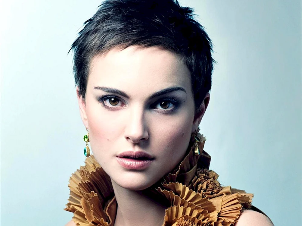 Natalie Portman mit kurzem Haarschnitt