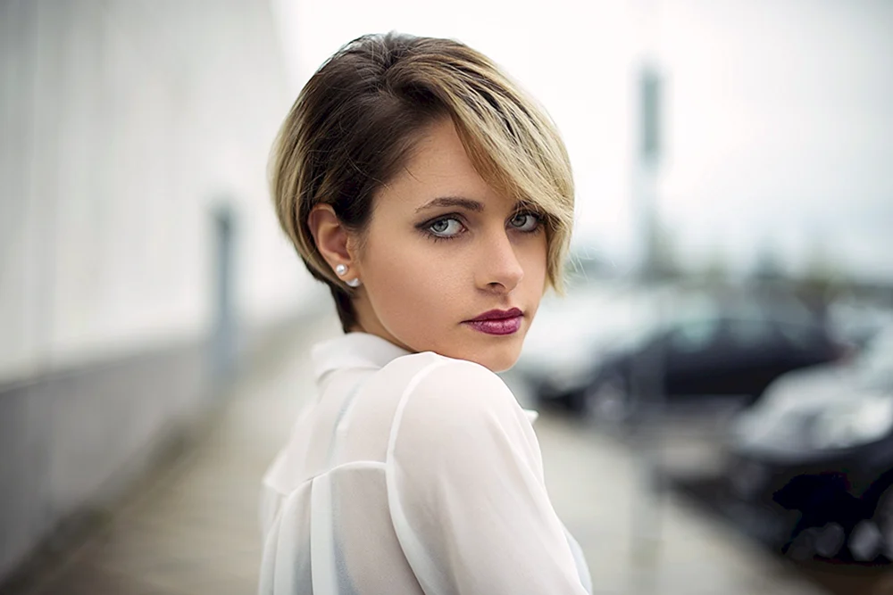 Natalie Portman mit Kurzhaarschnitt