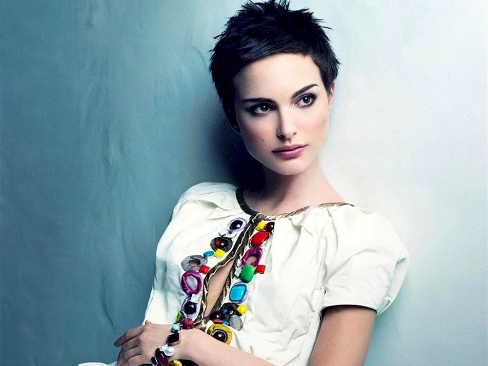 Natalie Portman mit einem Kurzhaarschnitt