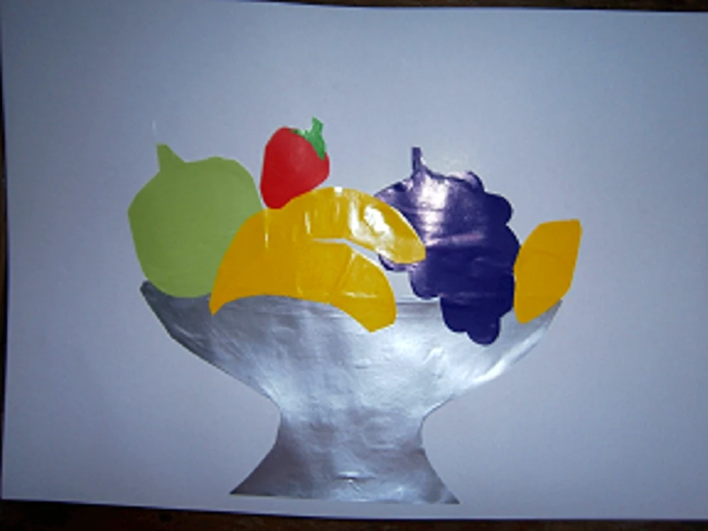Fruchtstillleben aus Buntpapier
