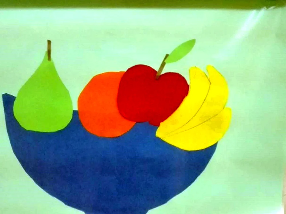 Fruchtstillleben aus farbigem Papier