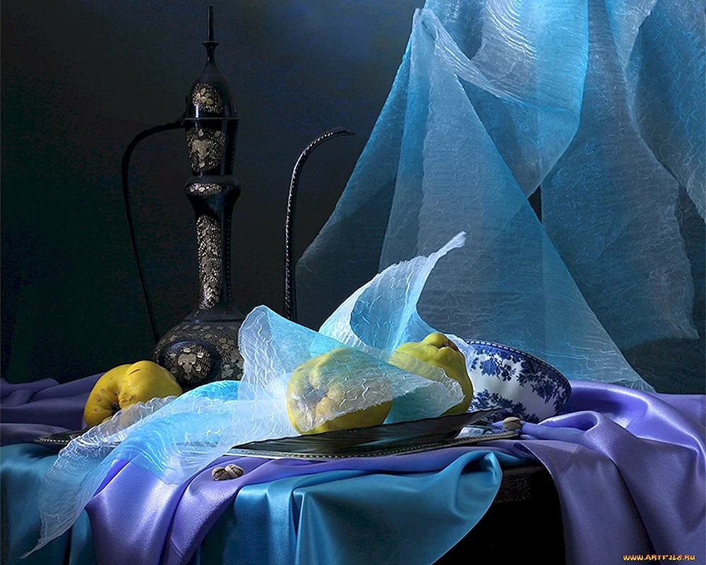 Stillleben mit Draperie. Draperie