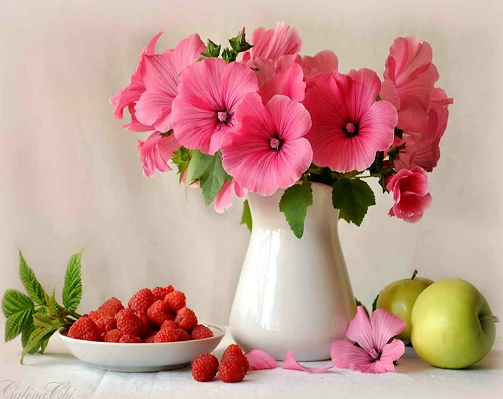 Photonaturamorty mit Blumen und Obst. Obst