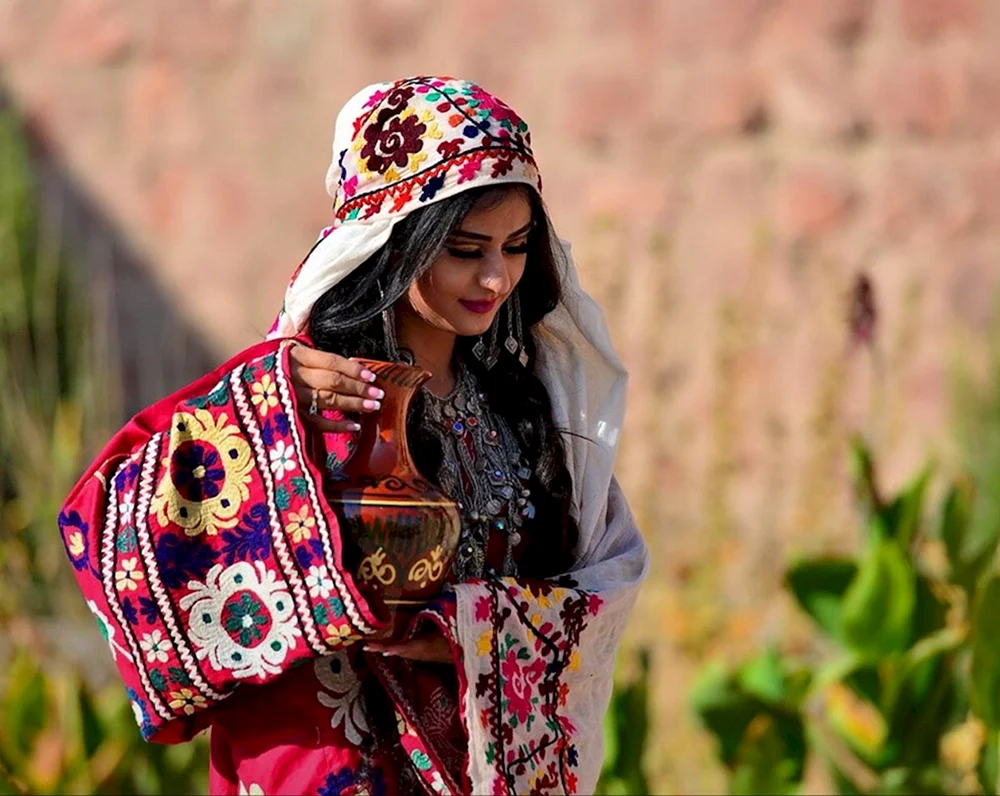 Nationaltracht chakan Tadschikistan