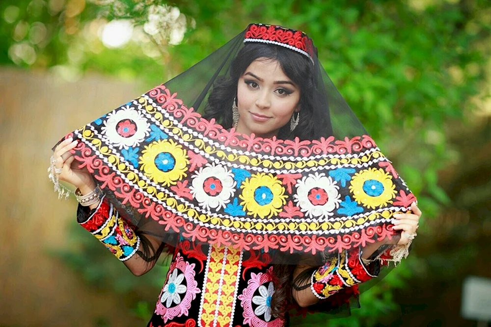 Nationaltracht von Tschakan von Tadschikistan