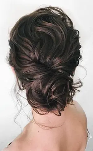 Schlampiger Dutt für lange Haare