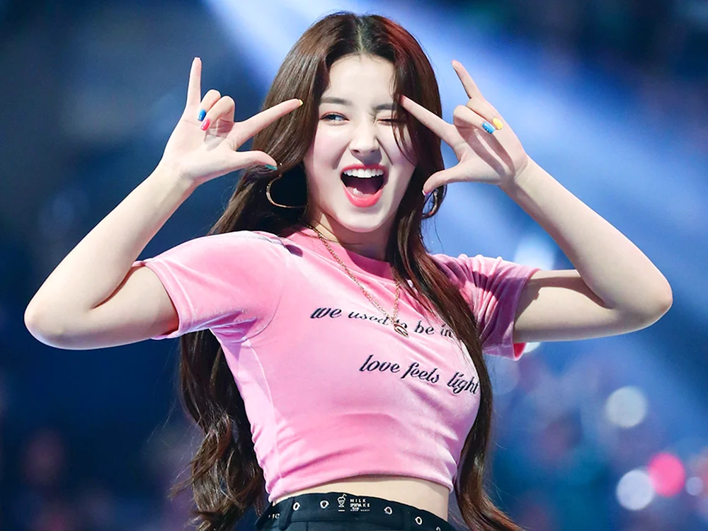 MOMOLAND Nancy