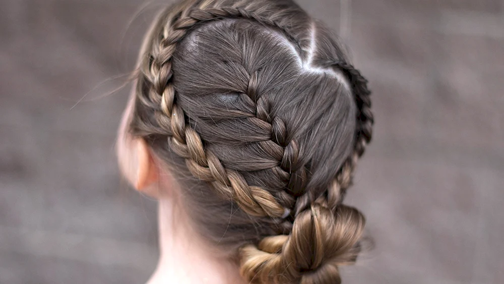 Bun. lange Haare für Mädchen