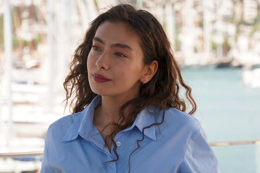 Neslihan Atagul Schauspielerin