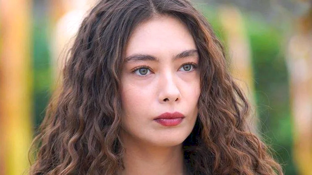 Neslihan Atagül NARE