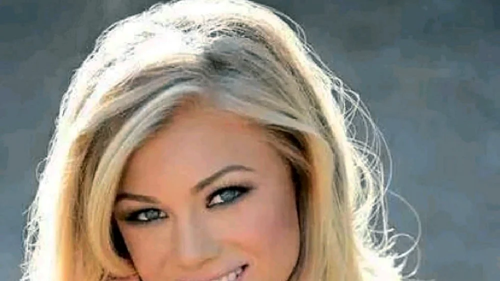 Nikki Leigh 2019