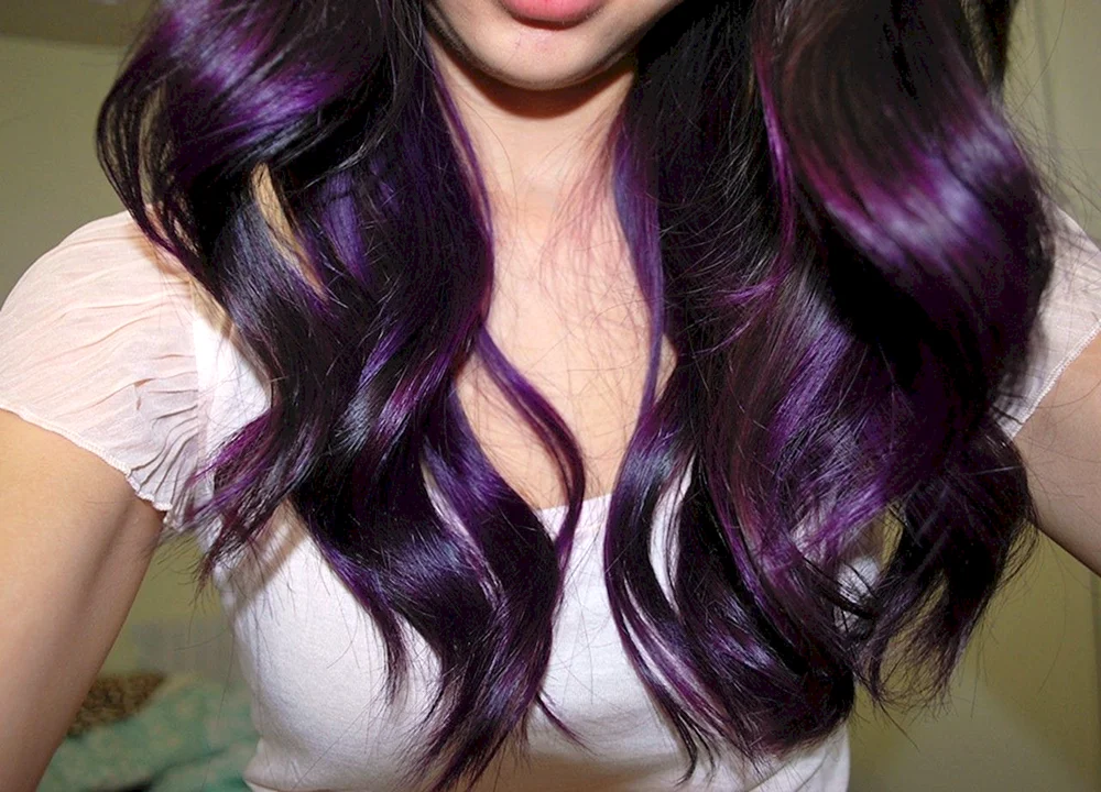 Nicole Ellers mit lila Haar