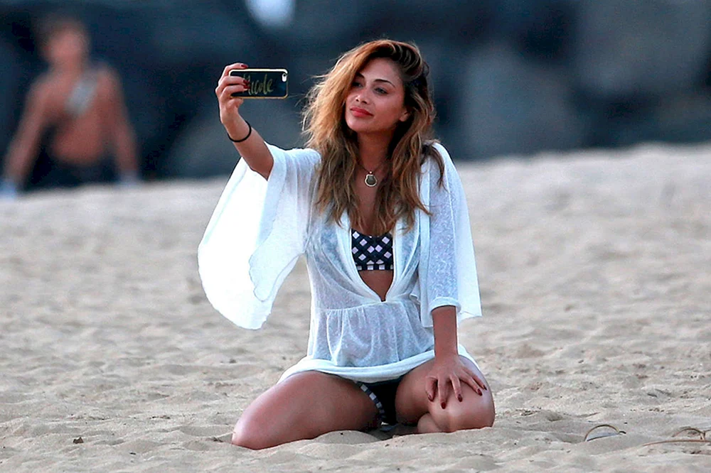 Nicole Scherzinger am Strand