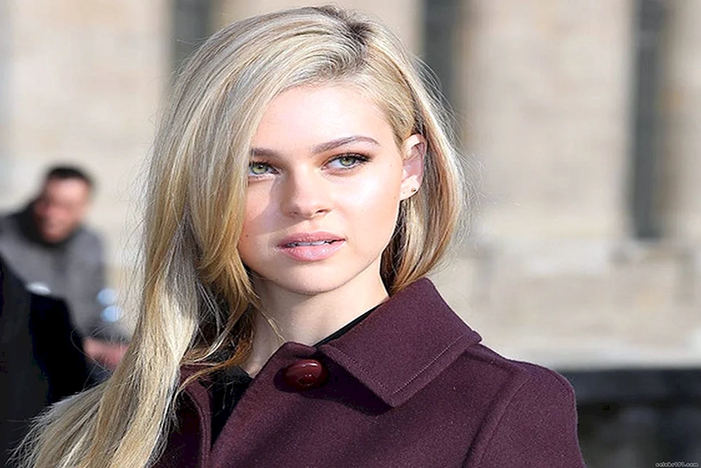 Nicola Peltz 2021