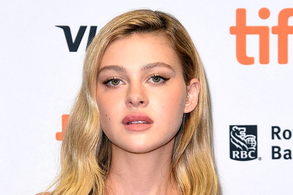 Nicola Peltz Foto