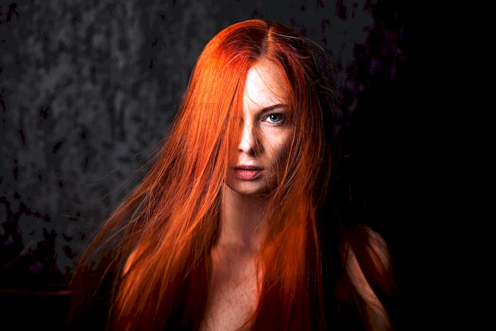 Nina Burns rotes Haar