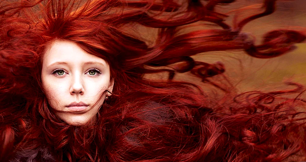 Nina Burns rotes Haar