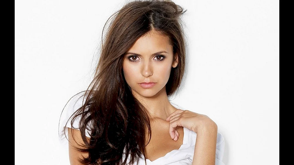 Nina Dobrev ist blond