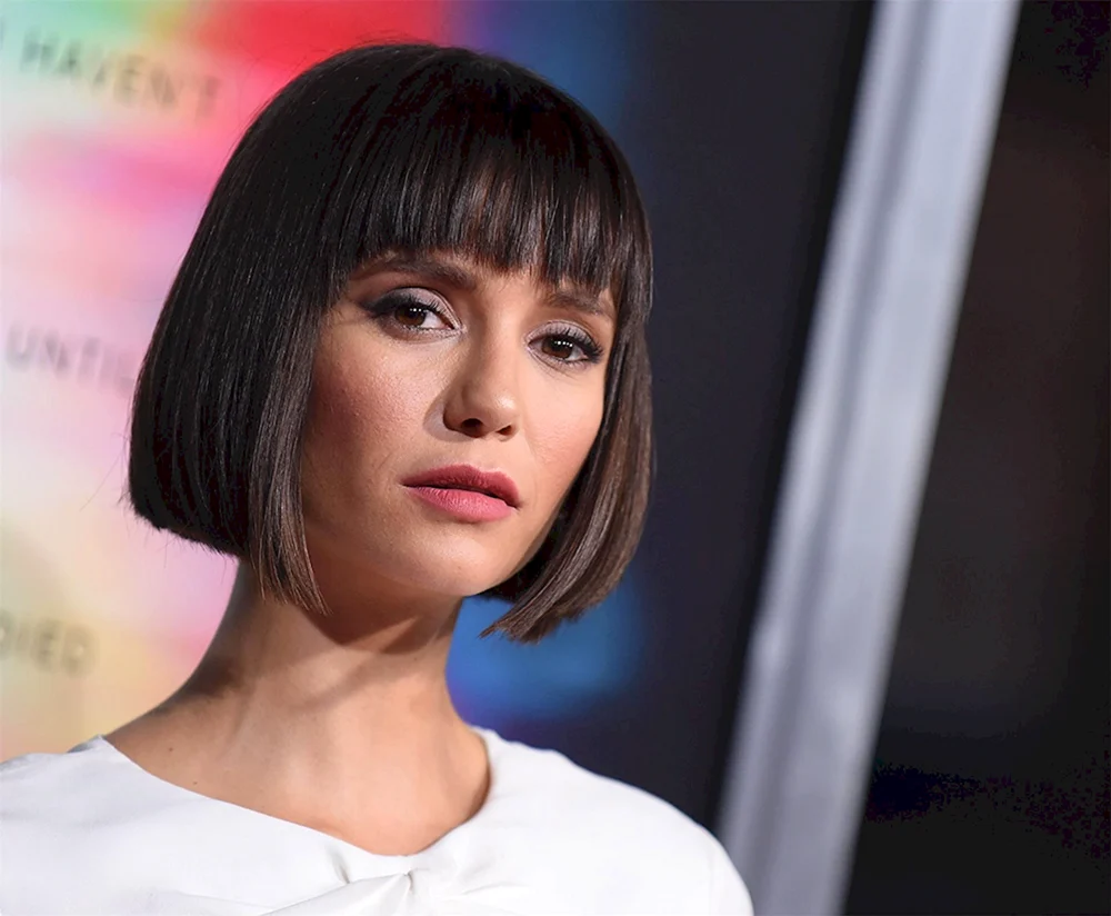 Nina Dobrev bob mit Fransen Pony