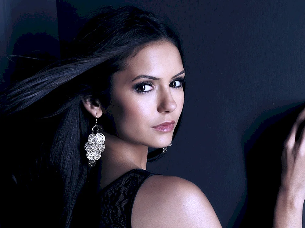 Nina Dobrev 18