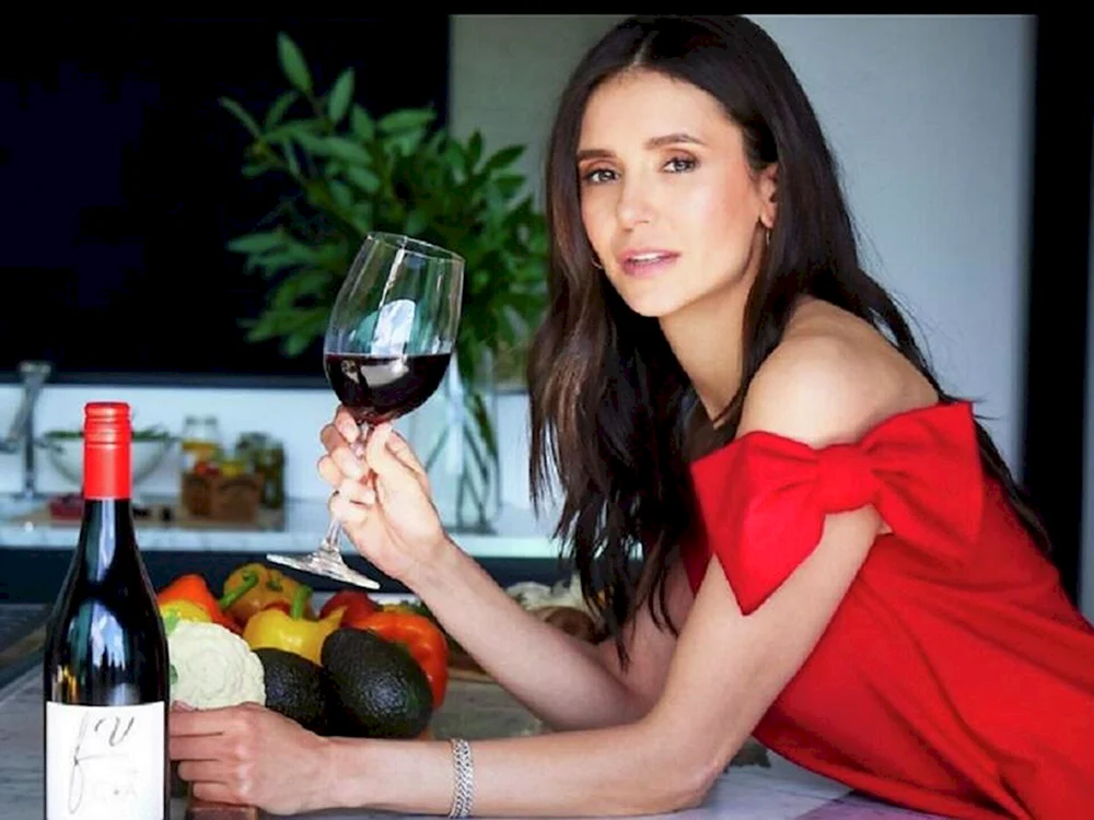 Nina Dobrev 2023