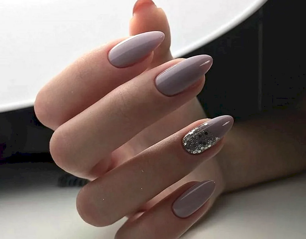 Nude Maniküre Mandel